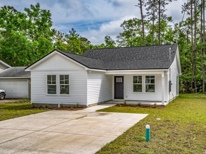 MOVE IN READY! Stunning new construction on a quiet paved street - Beach Home for sale in Crawfordville, Florida on Beachhouse.com