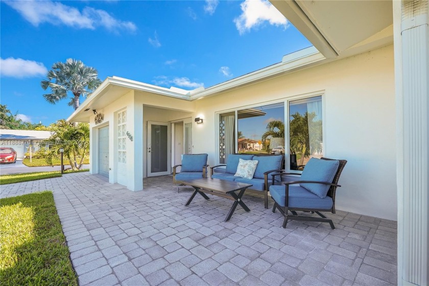 BEAUTIFUL AND CHARMING 2/2 HOME IN THE DESIRABLE 55+ COMMUNITY - Beach Home for sale in Tamarac, Florida on Beachhouse.com