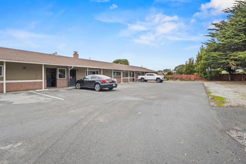 Well-maintained single-level 6-unit apartment complex in a prime - Beach Commercial for sale in Marina, California on Beachhouse.com