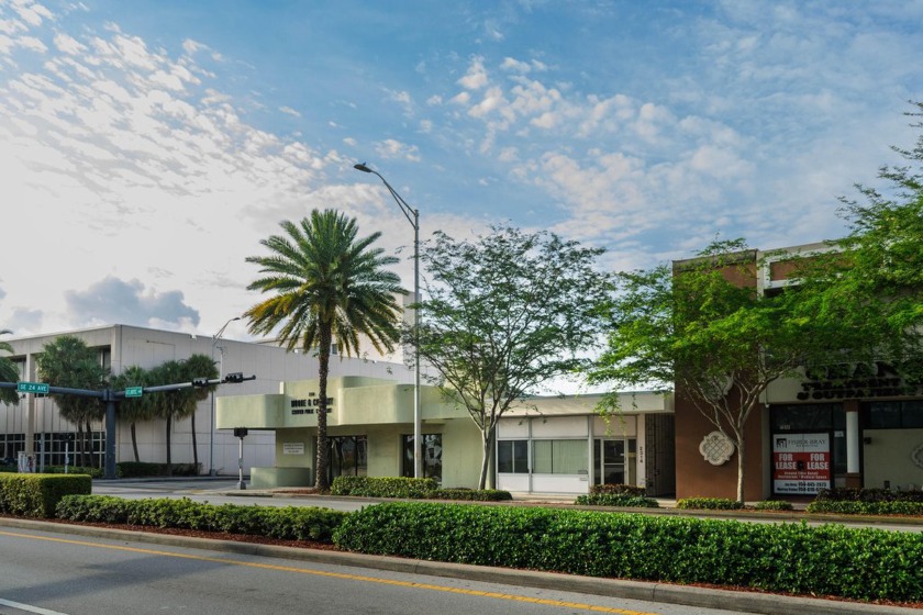 Could you get any closer to the beautiful beach ? What a rare - Beach Commercial for sale in Pompano Beach, Florida on Beachhouse.com