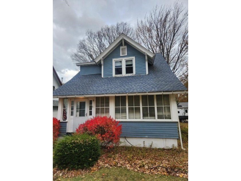 This delightful 3 bedroom 1 Bath Home is Ideally located in - Beach Home for sale in North East, Pennsylvania on Beachhouse.com
