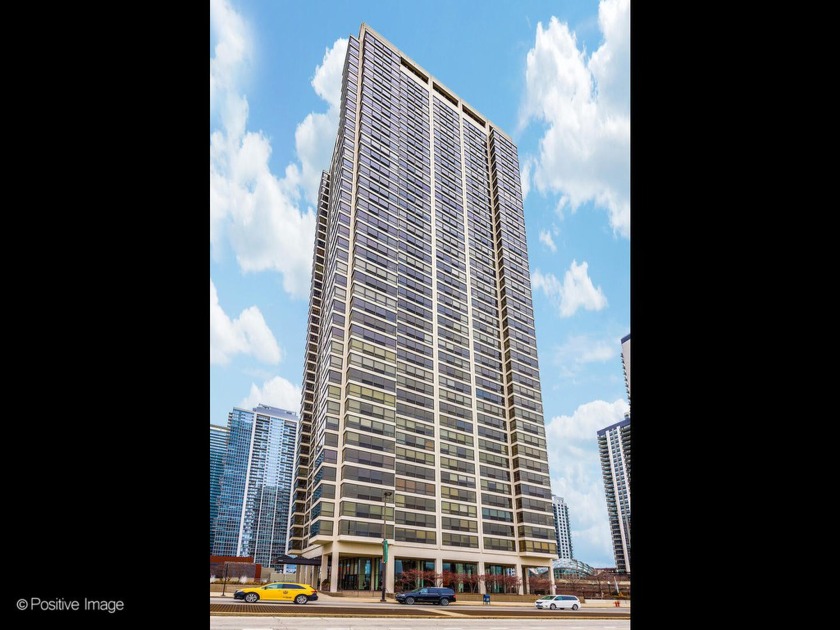 COME RIGHT INTO THIS STUNNING CORNER UNIT HOME AT THE - Beach Home for sale in Chicago, Illinois on Beachhouse.com