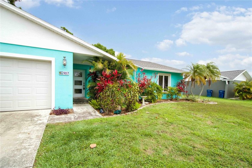 Imagine waking up to the sun glistening off the water as you - Beach Home for sale in Bradenton, Florida on Beachhouse.com