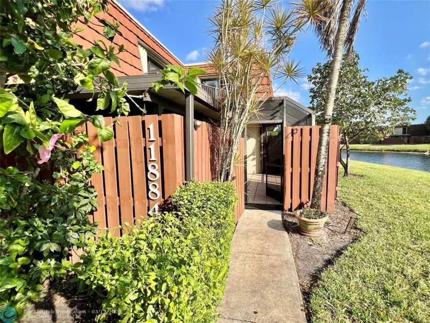 PRICE REDUCTION, SELLER MOTIVATED!! This property is uniquely - Beach Townhome/Townhouse for sale in Davie, Florida on Beachhouse.com