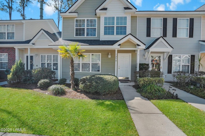 Meticulous well maintained 3 Bedroom 2.5 Bath Townhome located - Beach Townhome/Townhouse for sale in Bluffton, South Carolina on Beachhouse.com