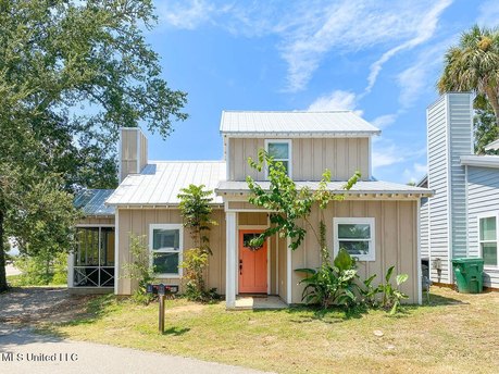 &#127969; The Best Cottage in the Heart of Old Town! - Beach Home for sale in Bay Saint Louis, Mississippi on Beachhouse.com