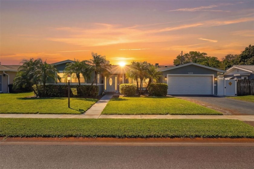 Experience Florida living with a $0 ELECTRIC BILL in this - Beach Home for sale in St. Petersburg, Florida on Beachhouse.com