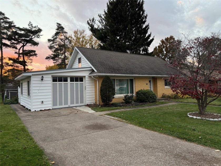 Charming 1.5 brick home located in SW Millcreek, just minutes - Beach Home for sale in Erie, Pennsylvania on Beachhouse.com