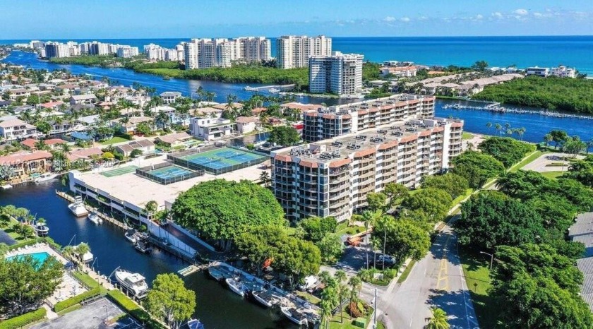 Boaters & Yachtsmen AHOY!  Condo located in the Intracoastal - Beach Condo for sale in Boca Raton, Florida on Beachhouse.com