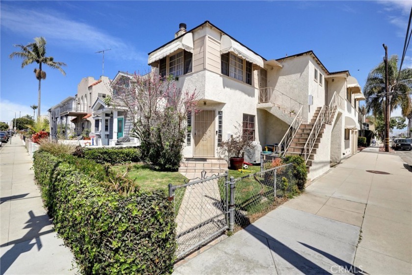 Your opportunity awaits, to grab this versatile Belmont Shore - Beach Townhome/Townhouse for sale in Long Beach, California on Beachhouse.com