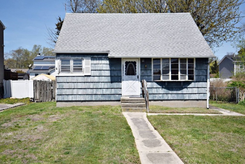 Set in the heart of Mastic Beach, this charming 2-bedroom - Beach Home for sale in Mastic Beach, New York on Beachhouse.com