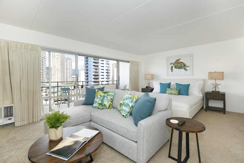 Cozy Studio at The Ilikai! FREE Parking, Kitchen, Wi-Fi, AC - Beach Vacation Rentals in Honolulu, Hawaii on Beachhouse.com
