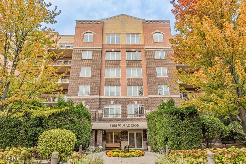 Charming 2-bedroom, 1-bathroom condo just a short walk from - Beach Home for sale in Skokie, Illinois on Beachhouse.com