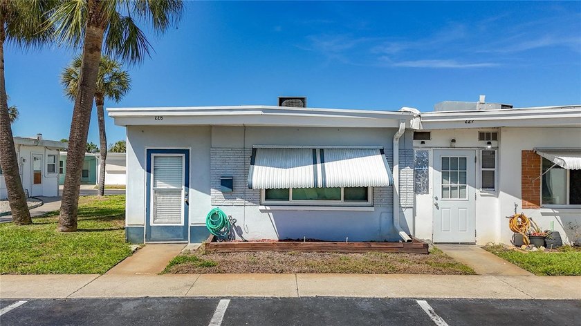 This charming END UNIT 1-bedroom, 1-bathroom villa is located in - Beach Home for sale in Largo, Florida on Beachhouse.com