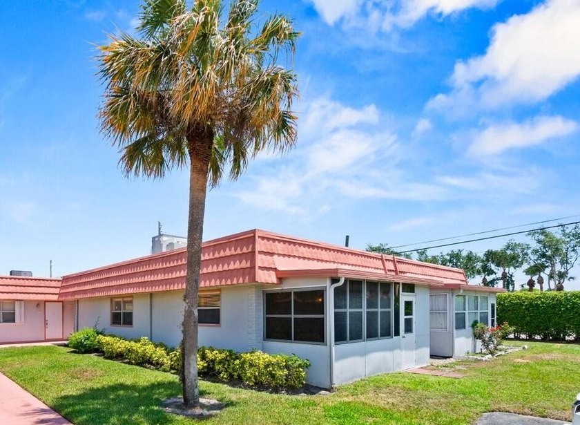 MOTIVATED SELLER. ALL OFFERS WILL BE CONSIDERED. Step inside - Beach Condo for sale in Delray Beach, Florida on Beachhouse.com