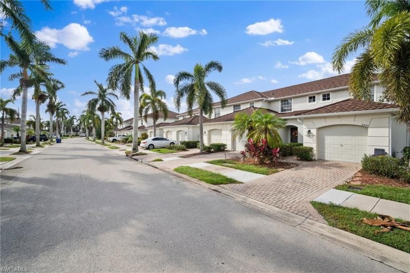 TURNKEY Townhouse! Located in a highly desirable neighborhood - Beach Townhome/Townhouse for sale in Lehigh Acres, Florida on Beachhouse.com