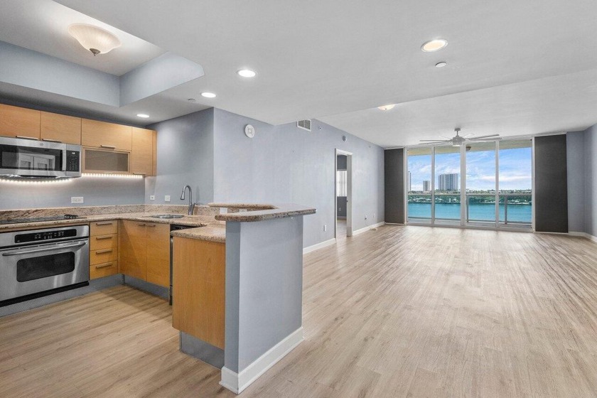 6th floor 2BR + bonus room/den, 2BA condo with east/sunrise - Beach Condo for sale in Riviera Beach, Florida on Beachhouse.com
