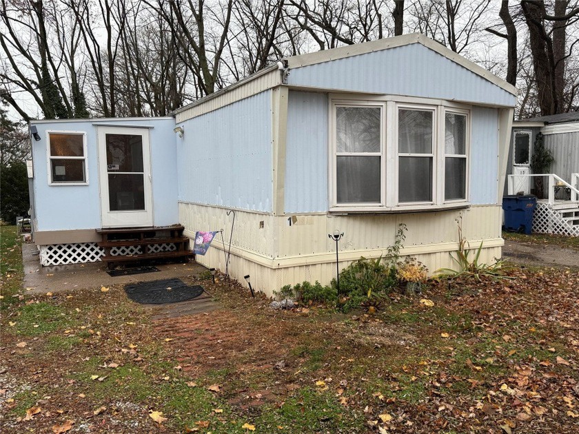 2 bedroom, 2 bath home in a convenient location near Presque - Beach Home for sale in Erie, Pennsylvania on Beachhouse.com