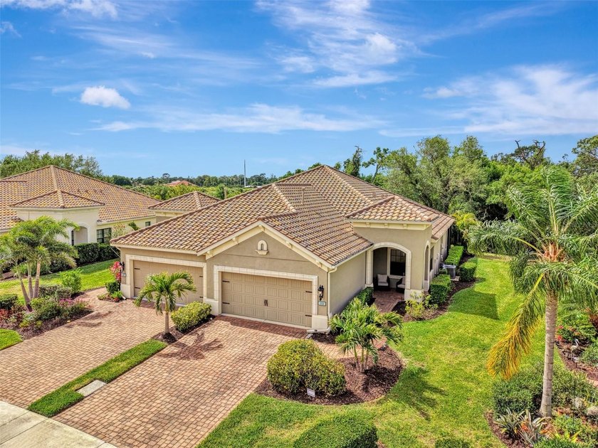 Trees? Birds? Privacy? This VILLA is a nature-lover & bird - Beach Home for sale in Englewood, Florida on Beachhouse.com