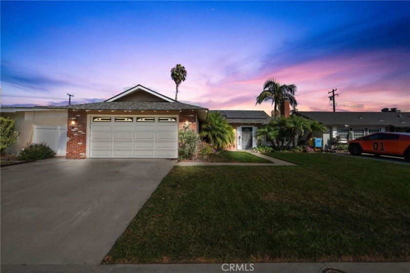 Welcome to your dream home in Huntington Beach! This beautifully - Beach Home for sale in Huntington Beach, California on Beachhouse.com