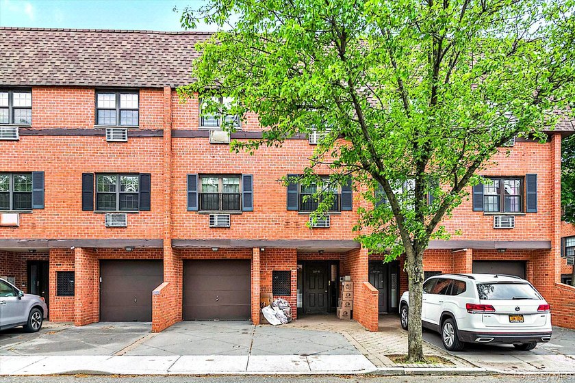 The most desirable Oakland gardens area in bayside, 3-story - Beach Condo for sale in Bayside, New York on Beachhouse.com