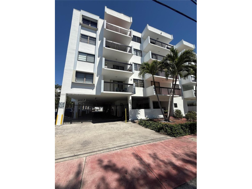 Excellent investment opportunity in Miami Beach! Waterfront - Beach Condo for sale in Miami Beach, Florida on Beachhouse.com