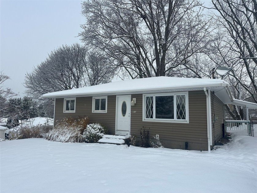 Spacious three bed one and a half bath with new kitchen - Beach Home for sale in Erie, Pennsylvania on Beachhouse.com
