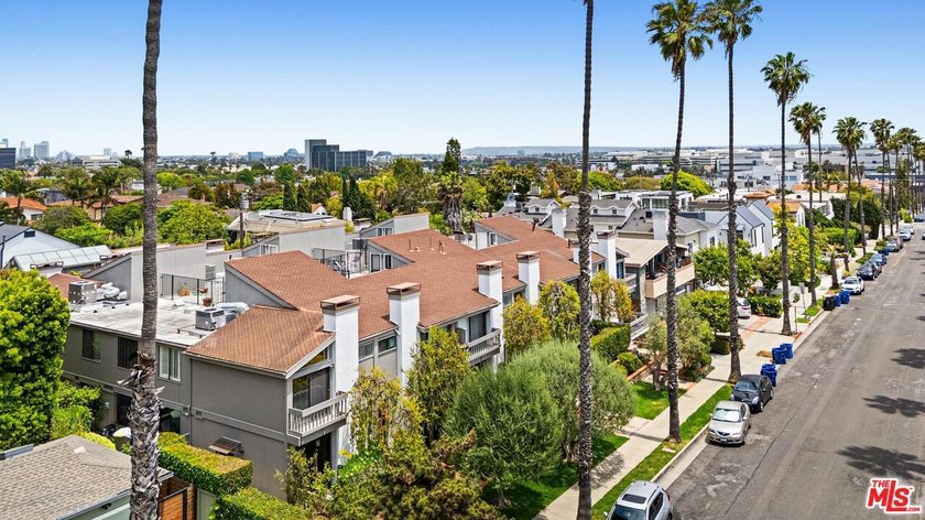 One of the best North of Wilshire locations, close to Franklin - Beach Condo for sale in Santa Monica, California on Beachhouse.com