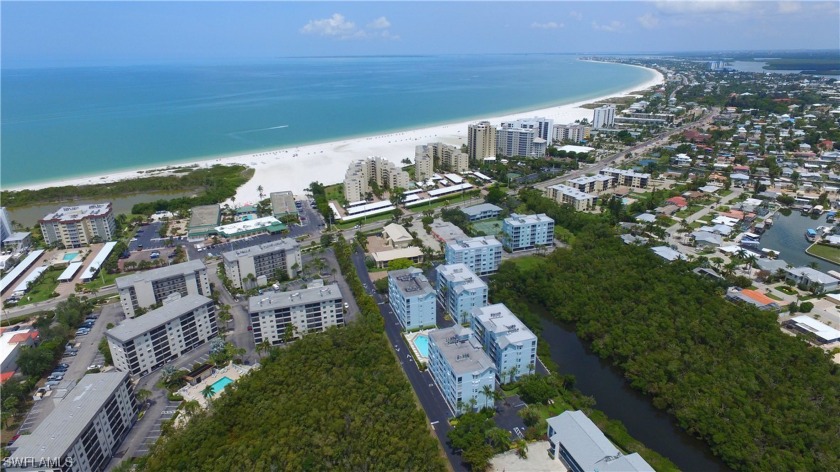 MOTIVATED SELLER at Captain's Bay South.  Mid-island and within - Beach Condo for sale in Fort Myers Beach, Florida on Beachhouse.com