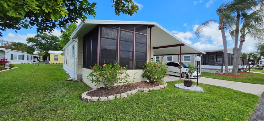 (A SHARE IS AVAILABLE IN THE CO-OP)  Welcome to your Piece of - Beach Home for sale in Bradenton, Florida on Beachhouse.com