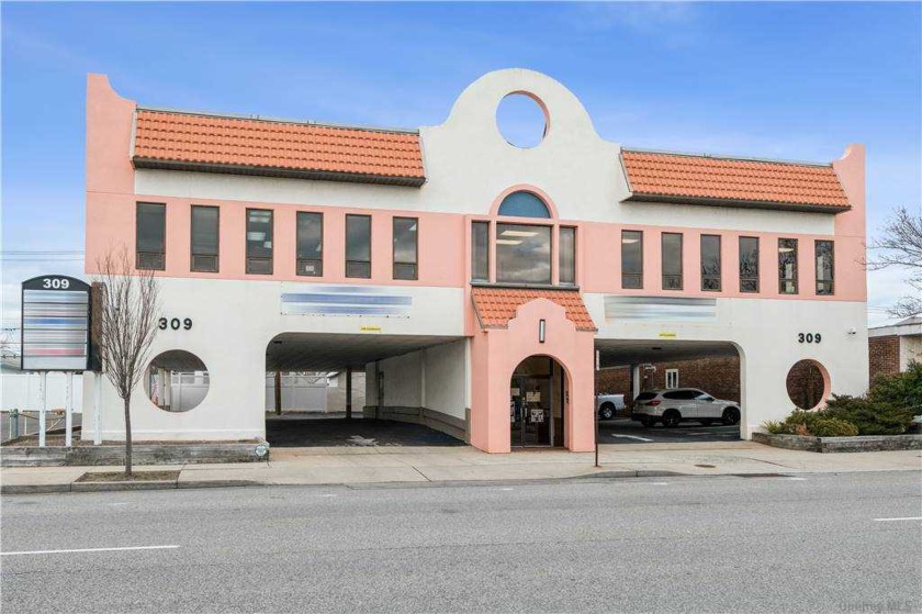 Conveniently Located In The Heart Of Long Beach With A Short - Beach Commercial for sale in Long Beach, New York on Beachhouse.com