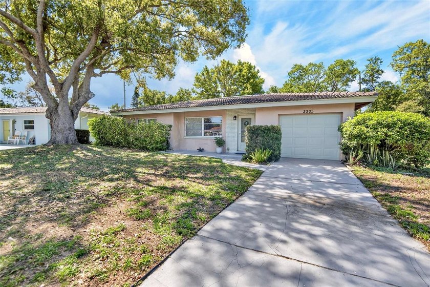 Welcome to the ever-popular Greenbriar community, where location - Beach Home for sale in Clearwater, Florida on Beachhouse.com