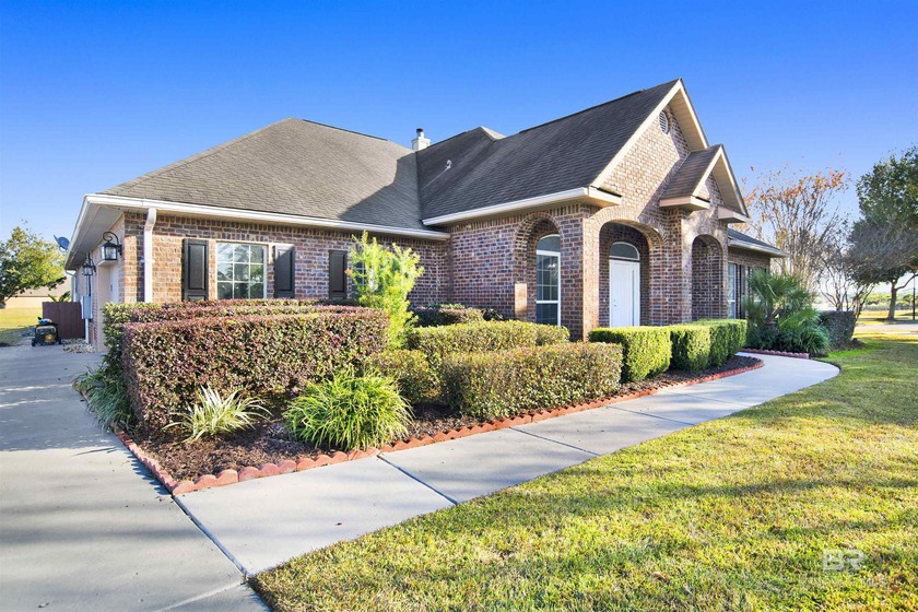 Come see this impeccably updated 5-bedroom, 3-bathroom residence - Beach Home for sale in Gulf Shores, Alabama on Beachhouse.com