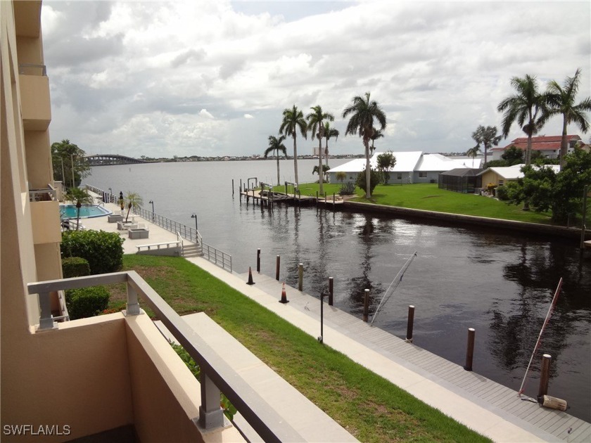 WOW! 2/2 condo with GREAT VIEWS of the canal and Caloosahatchee - Beach Condo for sale in Cape Coral, Florida on Beachhouse.com