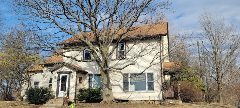 Great opportunity for someone to unlock the additional potential - Beach Home for sale in North East, Pennsylvania on Beachhouse.com