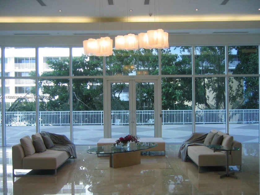 Exquisite 1-bedroom, 1-bathroom condo ideally situated on - Beach Condo for sale in Miami, Florida on Beachhouse.com
