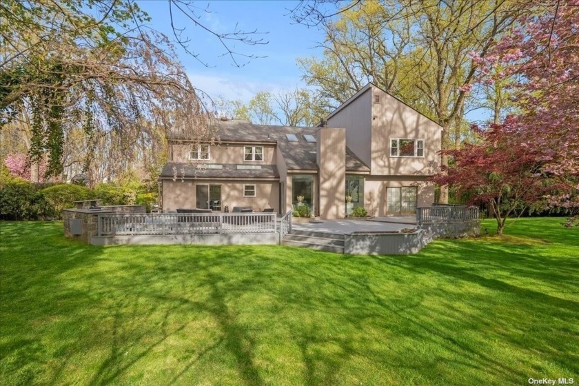 LAKE SUCCESS: Imagine unlocking the door to your new beginning - Beach Home for sale in Great Neck, New York on Beachhouse.com