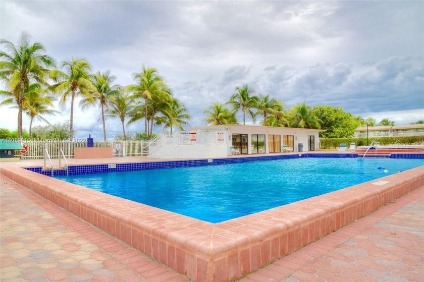 INVESTORS OPPORTUNITY to buy with good long term tenants!! - Beach Condo for sale in Miami Beach, Florida on Beachhouse.com