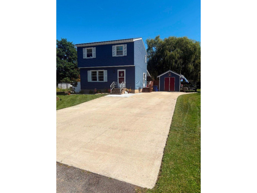 3 bedroom 1.5 two story home at the end of a cul-de-sac. Large - Beach Home for sale in Girard, Pennsylvania on Beachhouse.com