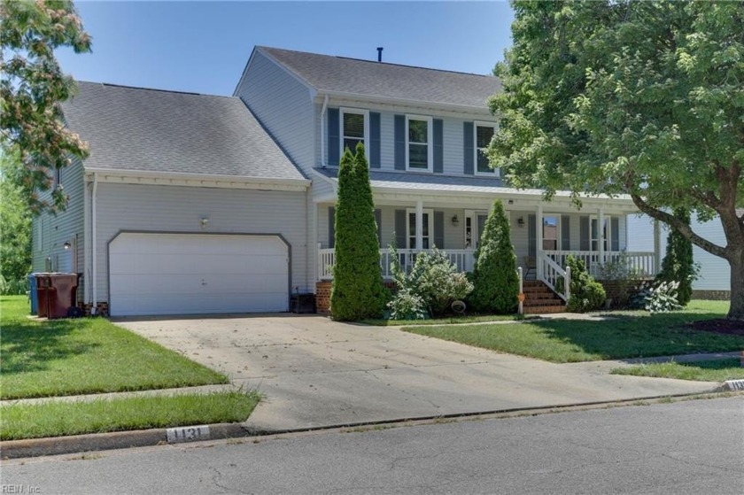 LAKE FRONT PROPERTY!  This 5-bedroom, 3-bath home is ready for - Beach Home for sale in Chesapeake, Virginia on Beachhouse.com