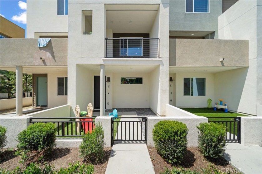 Step into modern luxury with this stunning, new construction - Beach Townhome/Townhouse for sale in Long Beach, California on Beachhouse.com