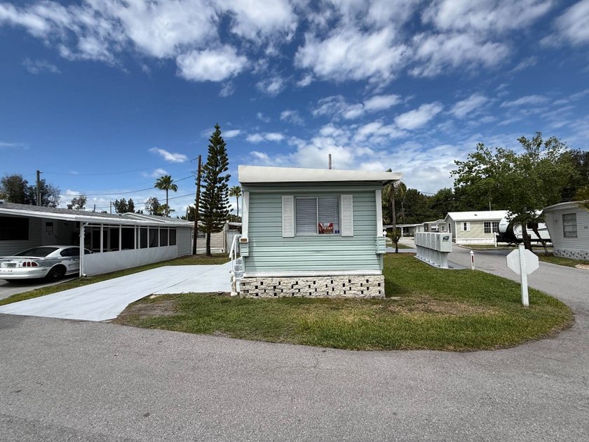 Discover the perfect blend of comfort and convenience in this - Beach Home for sale in Pinellas Park, Florida on Beachhouse.com