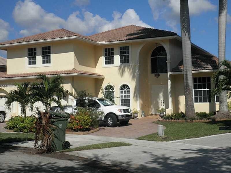 You can make this elegant and spectacular 5 bdr / 3.5 bth , 3 - Beach Home for sale in Pembroke Pines, Florida on Beachhouse.com