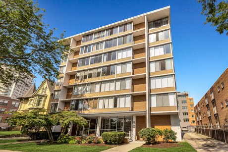 This move-in ready condo is the epitome of easy East Side - Beach Condo for sale in Milwaukee, Wisconsin on Beachhouse.com