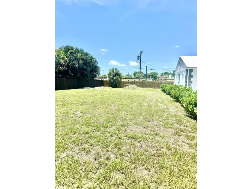 Cleared Lot Ready to Build. Zoned to Build a Single-Family - Beach Lot for sale in Lake Worth Beach, Florida on Beachhouse.com