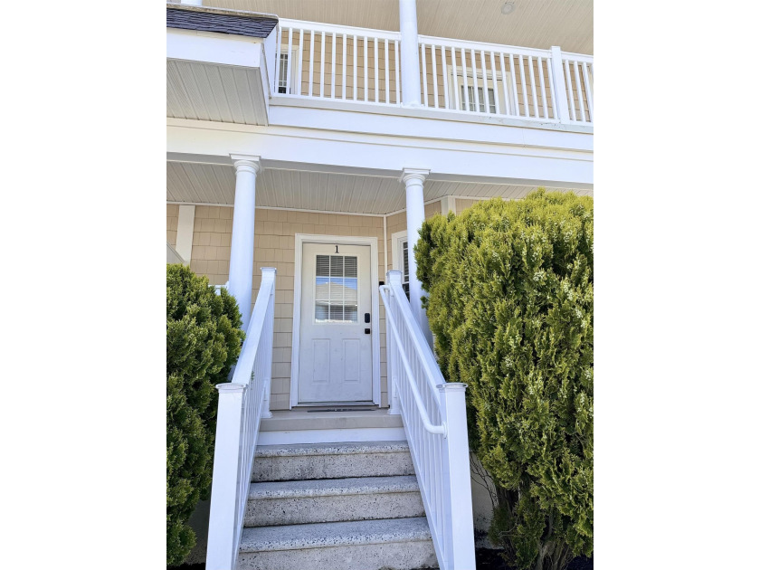 Welcome to this stunning coastal condo-townhome, meticulously - Beach Condo for sale in Wildwood, New Jersey on Beachhouse.com