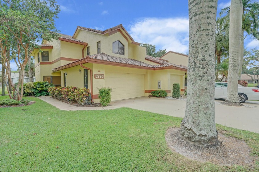 Great 3 bedroom 2.5 bath, 2 car garage corner townhome located - Beach Townhome/Townhouse for sale in Delray Beach, Florida on Beachhouse.com