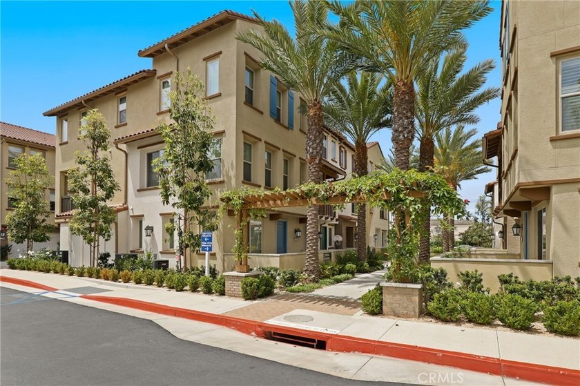 Beautifully designed 4-bedroom, 3-bathroom condo offering - Beach Condo for sale in Huntington Beach, California on Beachhouse.com