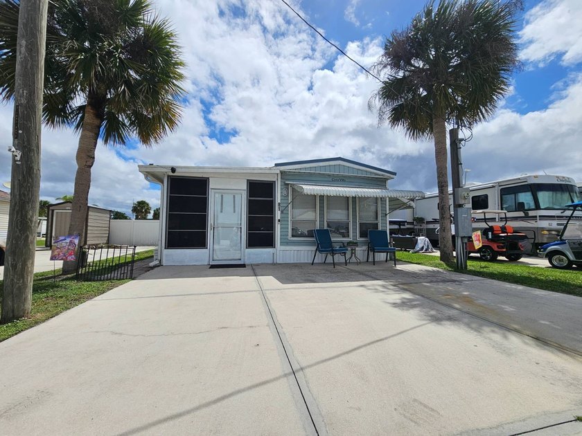This Lovely home comes fully furnished! 1bed 1bath home comes - Beach Home for sale in Punta Gorda, Florida on Beachhouse.com