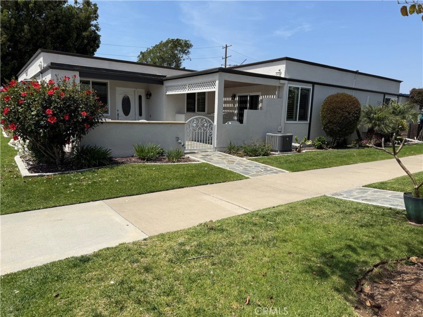 Enjoy this elegant two-bedroom two-bathroom atrium floor plan - Beach Other for sale in Seal Beach, California on Beachhouse.com